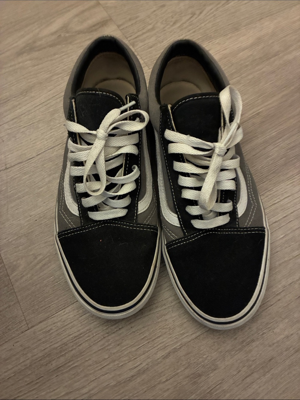 Men's Black and Gray Low-Top Vand Skate Sneakers - White Laces